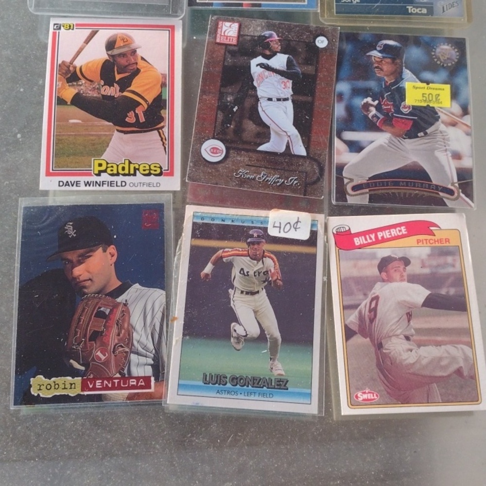 Assorted Baseball Trading Cards Collection - Picture 5 of 7
